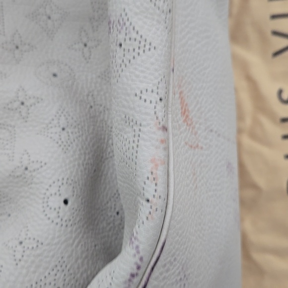 Louis Vuitton Mahina Leather Hobo 18.25x17.25x8" +Felt Bag EUC "Marks on Bottom - Picture 7 of 8